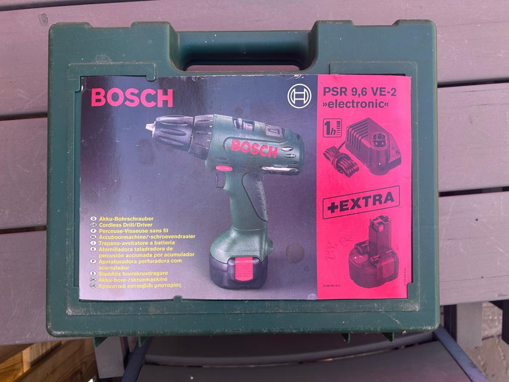 Bosch PSR 9,6 VE-2 Accuboormachine met lader en extra accu, Doe-het-zelf en Verbouw, Gereedschap | Boormachines, Gebruikt, Variabele snelheid