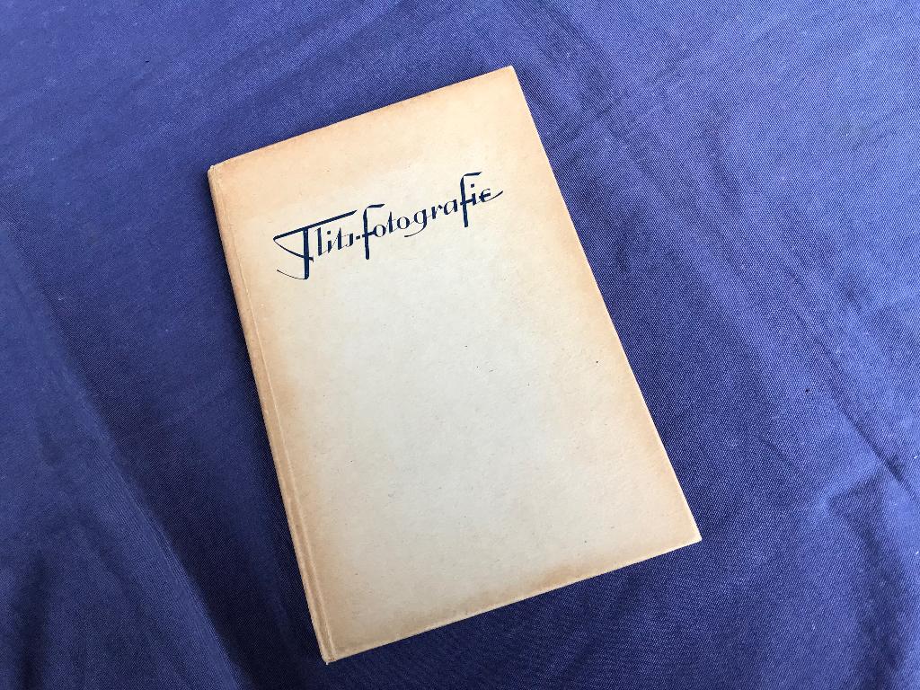 Boekje “ Flitsfotografie “ uit 1950, Ophalen of Verzenden, Gelezen, Techniek