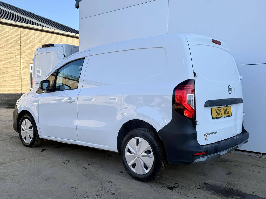 Nissan Townstar 1.3 TCe 130PK *Benzine* L1H1 LED Airco Cruis, Auto's, Bestelauto's, Voorwielaandrijving, 1299 cc, Gebruikt, Zwart
