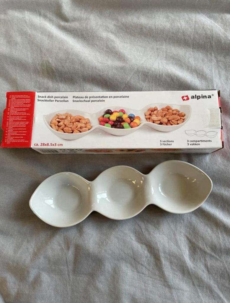 Nieuwe Witte Porseleinen snackschaal met 3 vakken, Huis en Inrichting, Keuken | Servies, Ophalen of Verzenden, Nieuw, Keramiek
