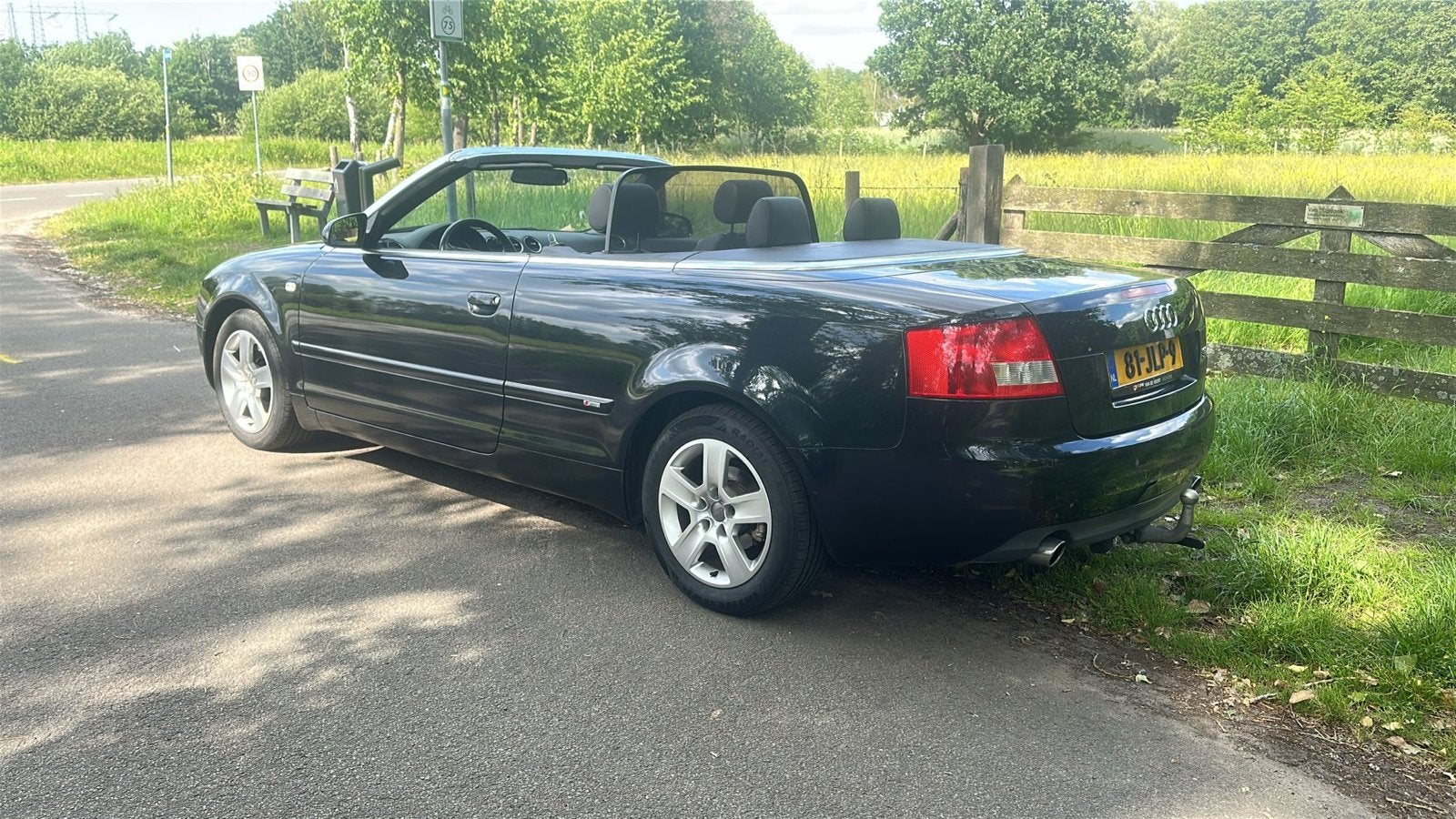 Audi A4 Cabrio 2002 Zwart, 1700 kg, Cabriolet, 4 stoelen, A4