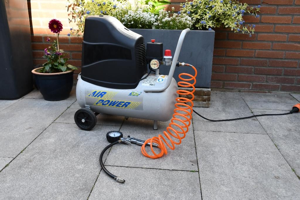 Kinzo air Power compressor 31L427 8bar 2001, Ophalen, Gebruikt, 6 tot 10 bar, Minder dan 200 liter/min