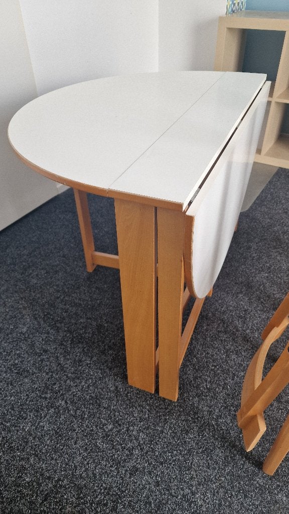 Foldable table with 4 chairs, Huis en Inrichting, Tafels | Eettafels, Gebruikt, 50 tot 100 cm, 150 tot 200 cm, Vier personen, Ovaal