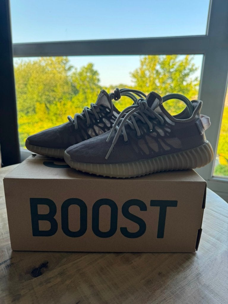 Yeezy boost 350 v2 Mono Mist, Kleding | Heren, Schoenen, Gedragen, Sneakers of Gympen, Overige kleuren, Ophalen of Verzenden