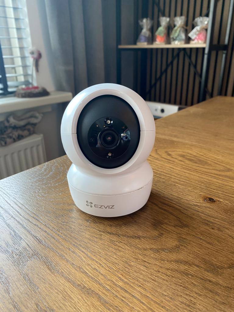 EZVIZ binnen camera/indoor camera, Ophalen of Verzenden, Zo goed als nieuw, Binnencamera
