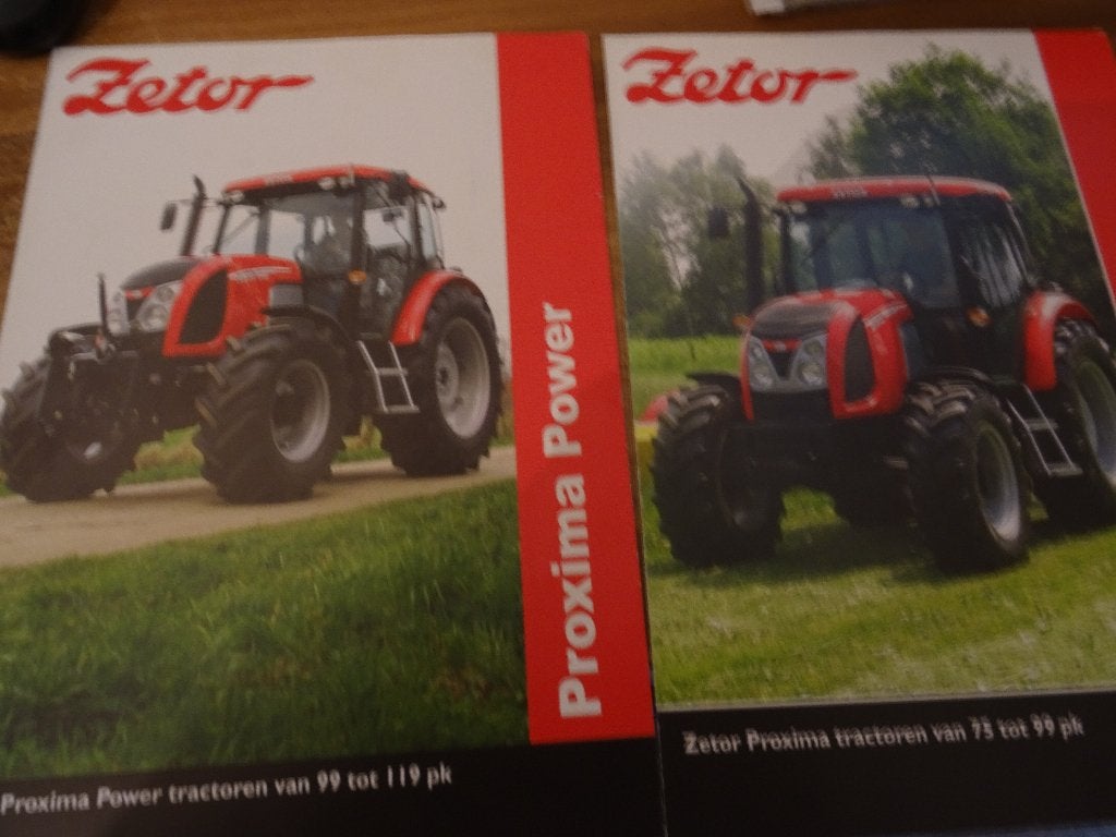 Een setje Zetor trekkers folders, Boeken, Ophalen of Verzenden, Zo goed als nieuw, Folder