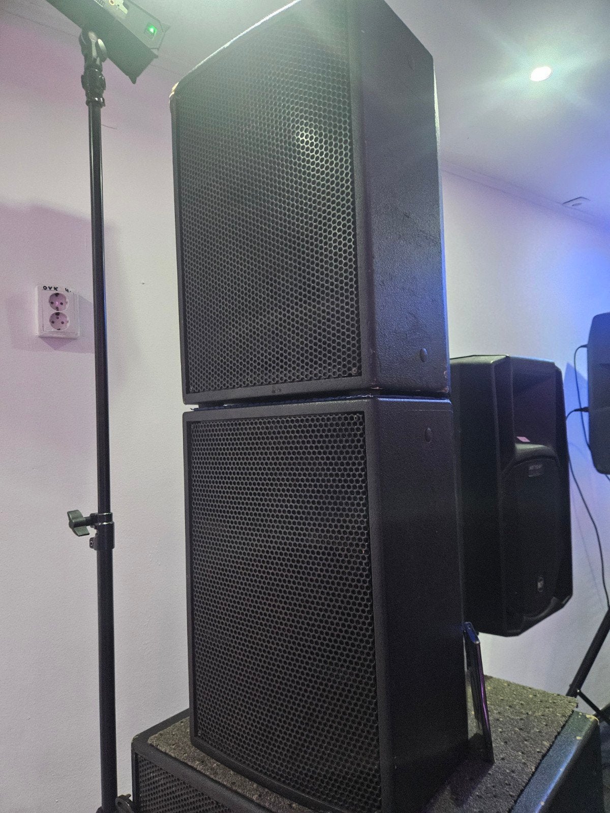 Dynacord MX12 toppen en MT218 subs op wielen, Ophalen, Gebruikt, 1000 watt of meer, P.A.