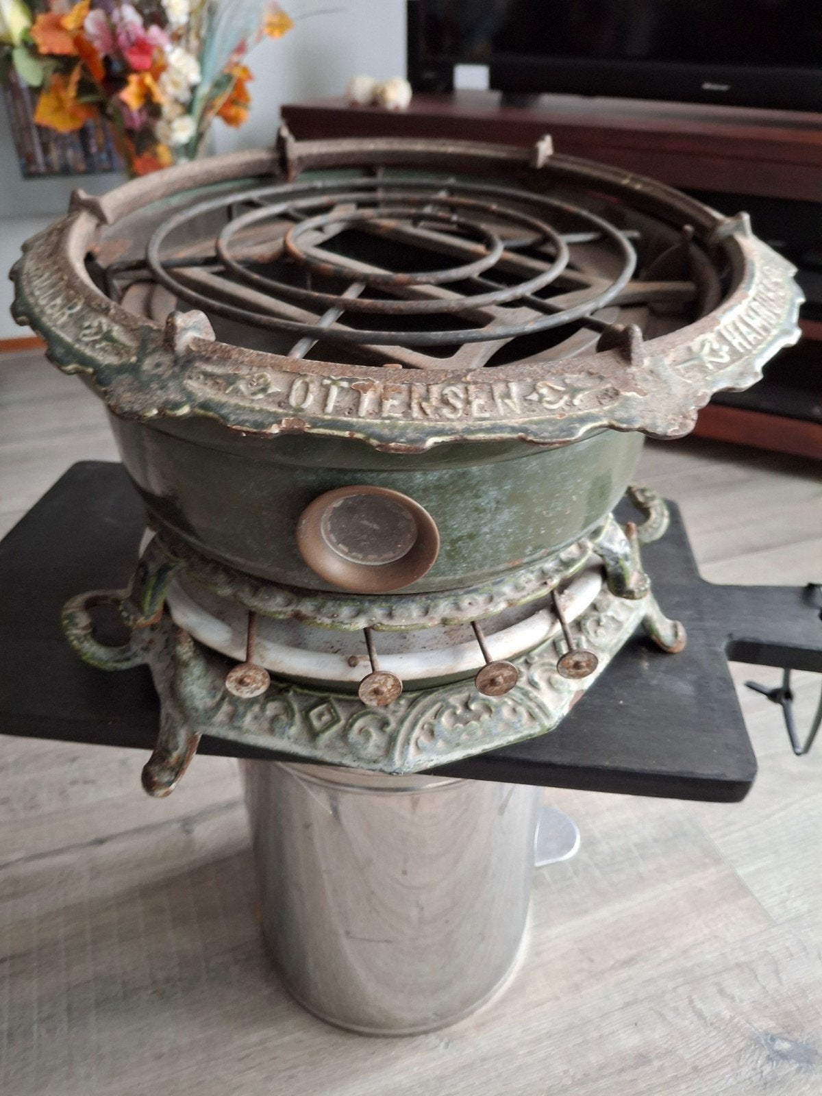 Antieke messing theeketel met gietijzeren onderstel, Ophalen of Verzenden