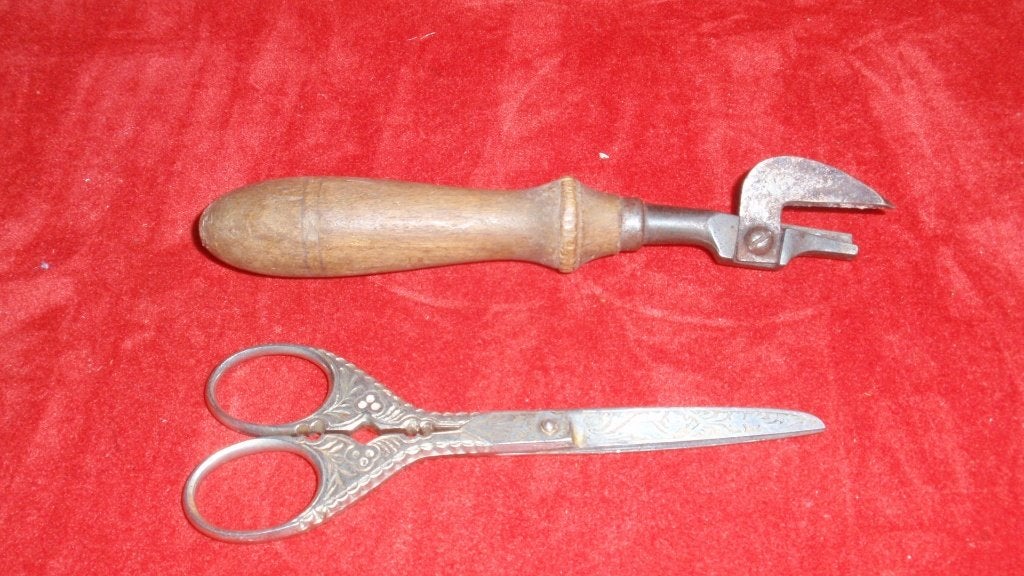Oud keuken materiaal blikopener en druiven schaar, Ophalen of Verzenden