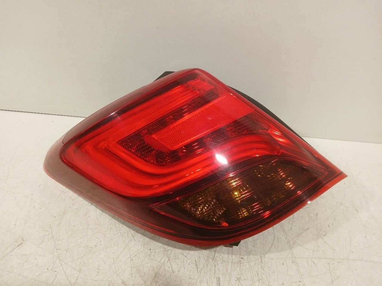 Achterlicht links buiten Toyota Yaris, Onderdelen@venauto.nl, Van der Ven Autorecycling B.V., Gebruikt, Ettenseweg 76, 4706 PB Roosendaal, The Netherlands