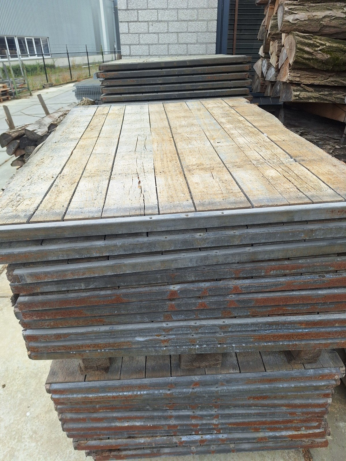 B KEUS  hardhouten  steenschotten  4x100x140cm, Ophalen, Hout, Biels