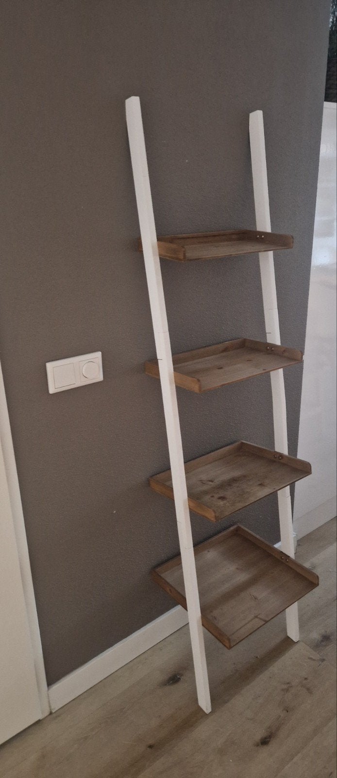 Z.g.a.n. ladderrek/kast met 4 houten planken (eikenlook), Huis en Inrichting, Ophalen, Met plank(en), Zo goed als nieuw, Minder dan 150 cm