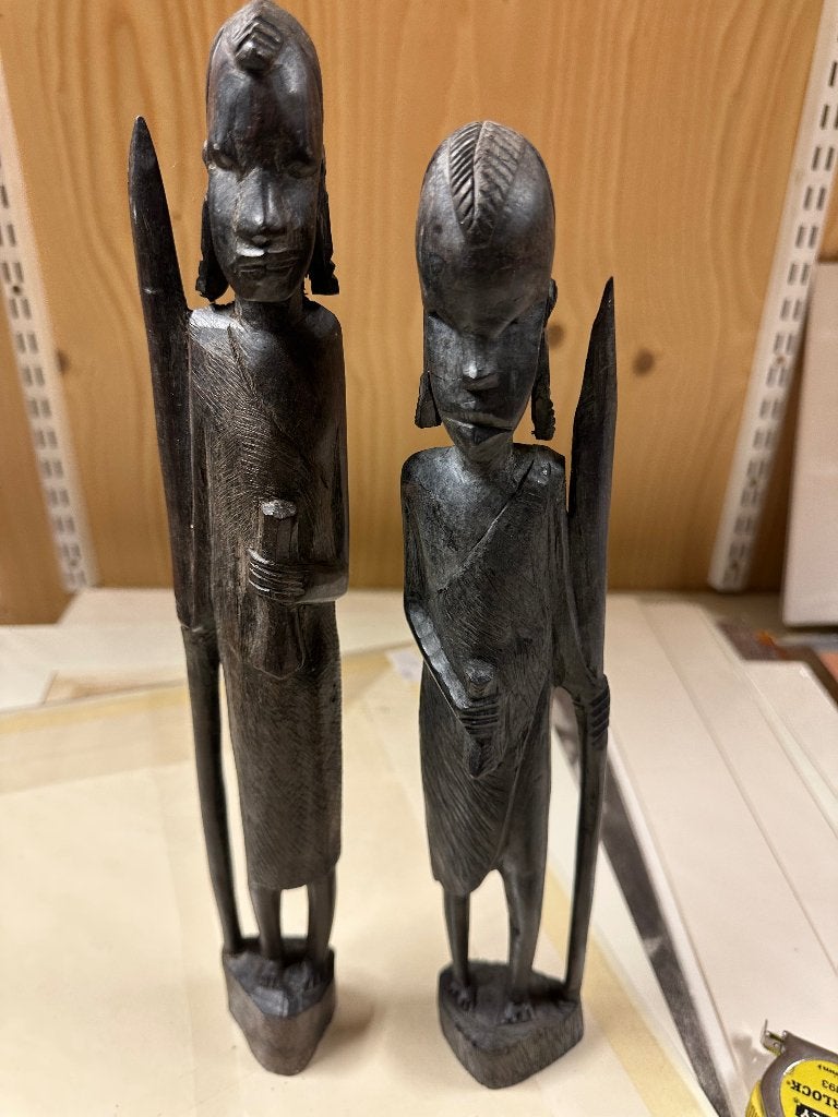 Twee handgesneden Afrikaanse houten beelden, Antiek en Kunst, Kunst | Beelden en Houtsnijwerken, Ophalen, Groep mensen, Handgemaakt