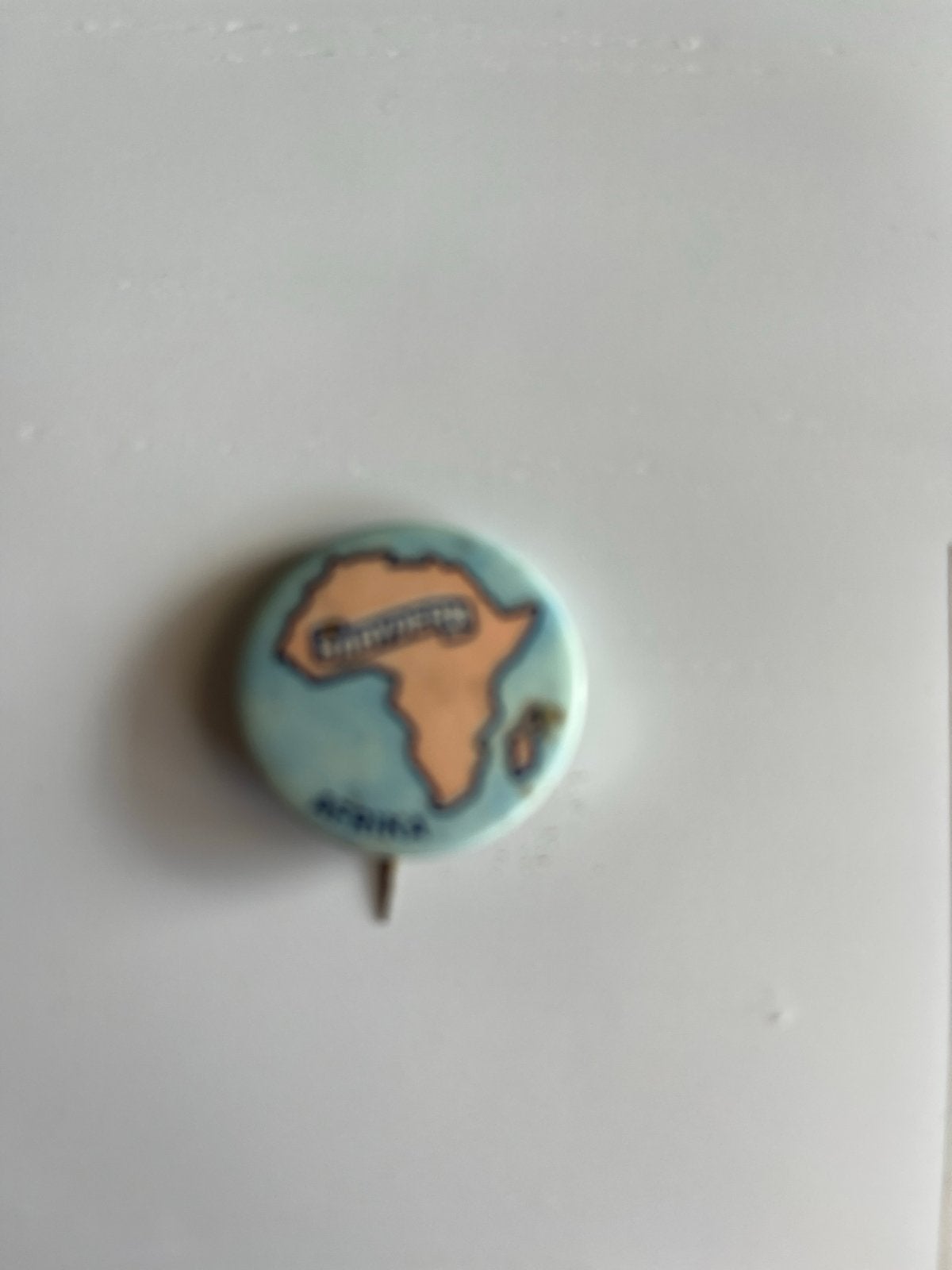 Vintage Speldje Afrika Kaart - 'Ontwikkeling Afrika', Ophalen of Verzenden, Gebruikt, Stad of Land, Speldje of Pin