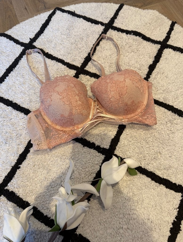 Heel goed roze kant longline BH Hunkemöller 80C zalm corsage, Hunkemöller, Ophalen of Verzenden, Roze, BH