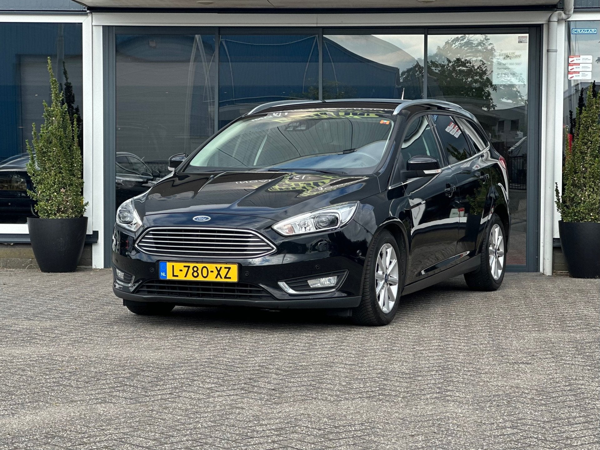Ford Focus Wagon 1.5 Titanium / Automaat, 4 cilinders, 150 pk, Zwart, 690 kg