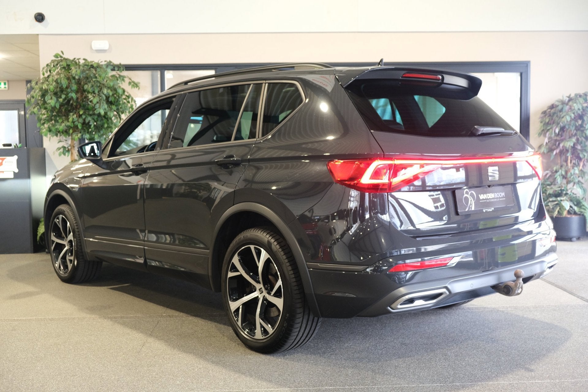 Seat Tarraco 1.4 TSI e-Hybrid PHEV FR 245PK Pano Trekhaak Ca, Auto's, Dealer onderhouden, Gebruikt, Zwart, 4 cilinders