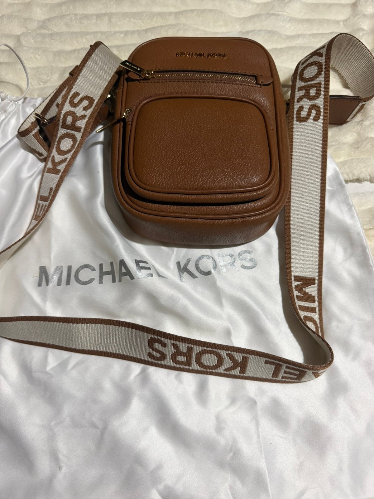 Michael kors tas cross body/logo band, Ophalen of Verzenden, Zo goed als nieuw, Bruin, Handtas