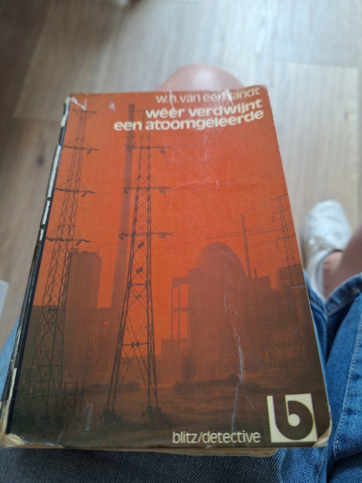 W.H. van Eemlandt - Weer verdwijnt een atoomgeleerde, Boeken, Detectives, Ophalen of Verzenden, Gelezen, W.H. van Eemlandt