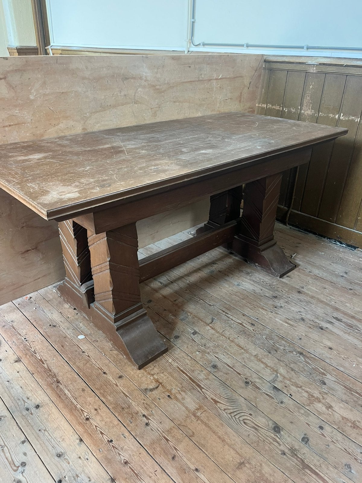 Antieke kerktafel en doop vont, Gebruikt, Eikenhout, 50 tot 100 cm, 150 tot 200 cm