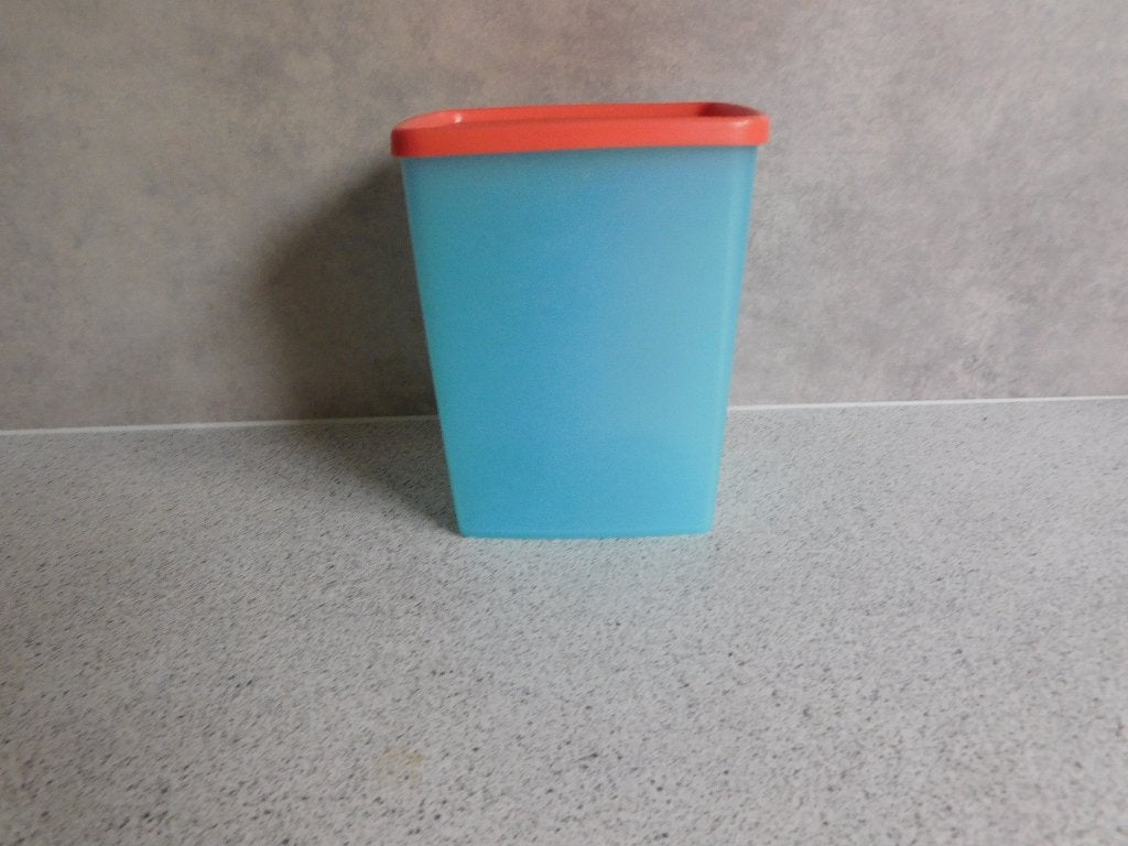Tupperware Diepvriesdoos 1,4 Ltr. Blauw Rood, 1400 ml, Blauw, Overige typen, Ophalen of Verzenden