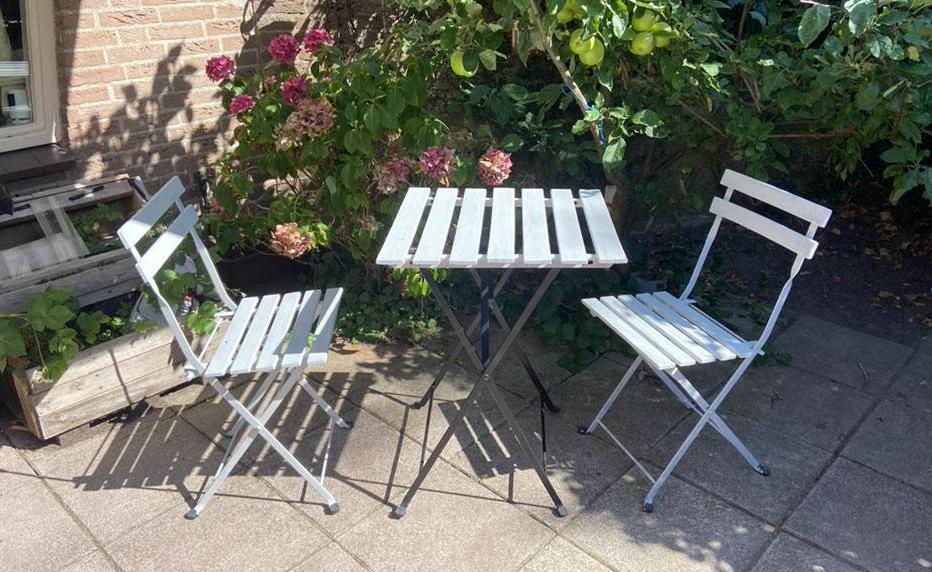 Tuin zitje setje tuinsetje bistro witte tafel stoelen balkon, Tuin en Terras, Tuinsets en Loungesets, Zo goed als nieuw, Tuinset