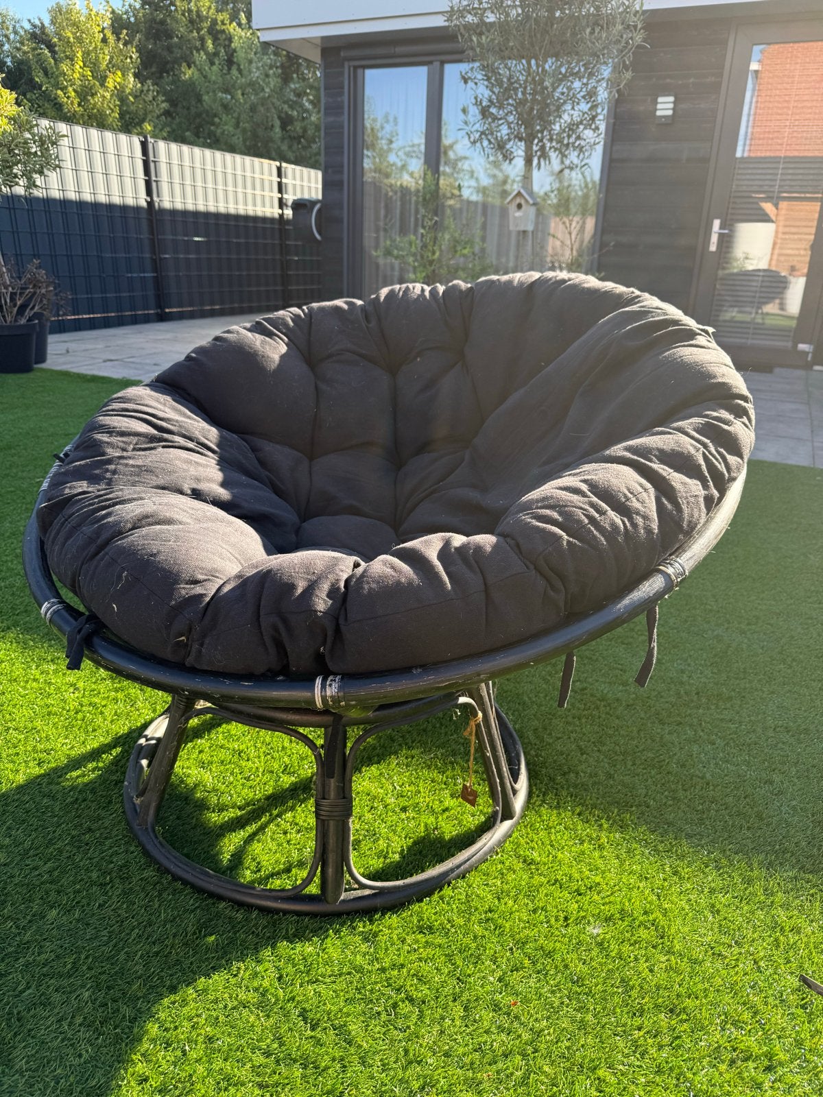 Comfortabele Papasan stoel met zwart kussen, Ophalen, Gebruikt, Rotan