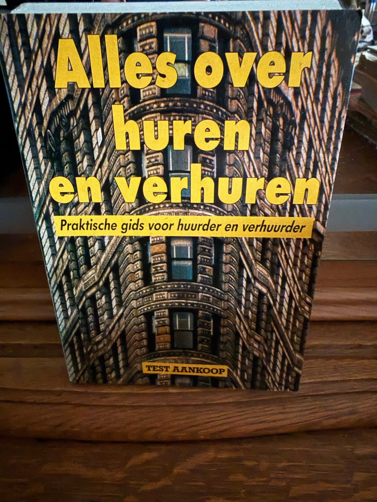 Alles over huren en verhuren - Praktische gids, Ophalen of Verzenden, Zo goed als nieuw