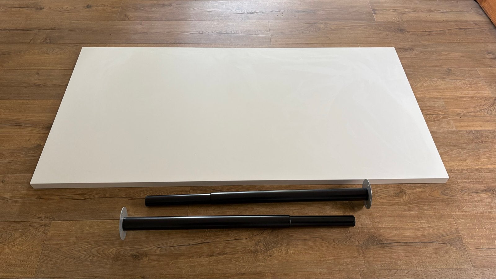 IKEA LINNMON Wit Bureau/Tafelblad met 2 Verstelbare Poten, Ophalen, Gebruikt, Spaanplaat of MDF, In hoogte verstelbaar