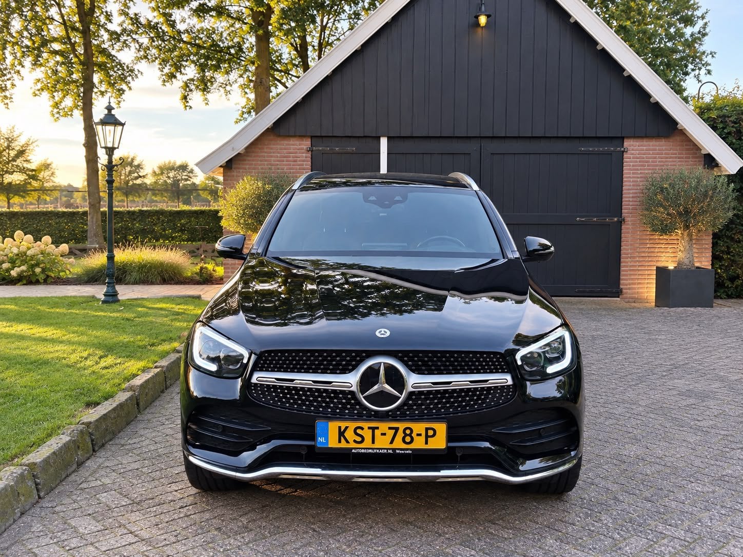 Mercedes-Benz GLC 300e 320pk 4MATIC 9G-TRONIC 2021 Zwart, Automaat, Zwart, 4 cilinders, 2000 kg