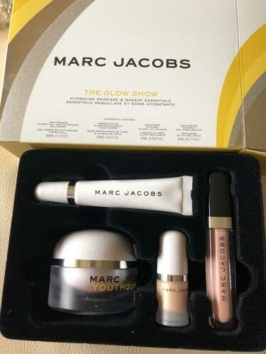 Marc Jacobs The Glow Show Hydrating Skincare & Makeup Ess., Overige kleuren, Gehele gezicht, Nieuw, Ophalen of Verzenden