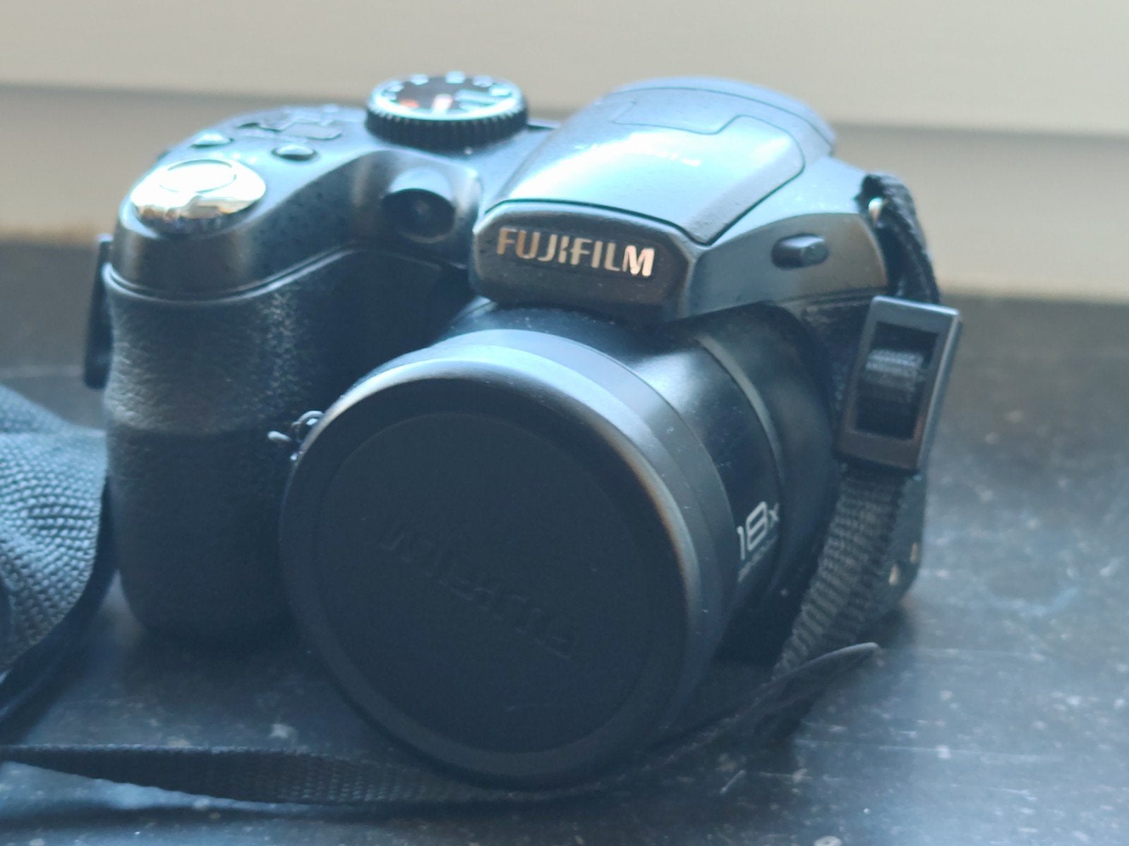 Fujifilm FinePix S2950 Bridgecamera 14MP 18x optische zoom, Ingebouwde flitser, Gebruikt, Lensdop, Ophalen of Verzenden