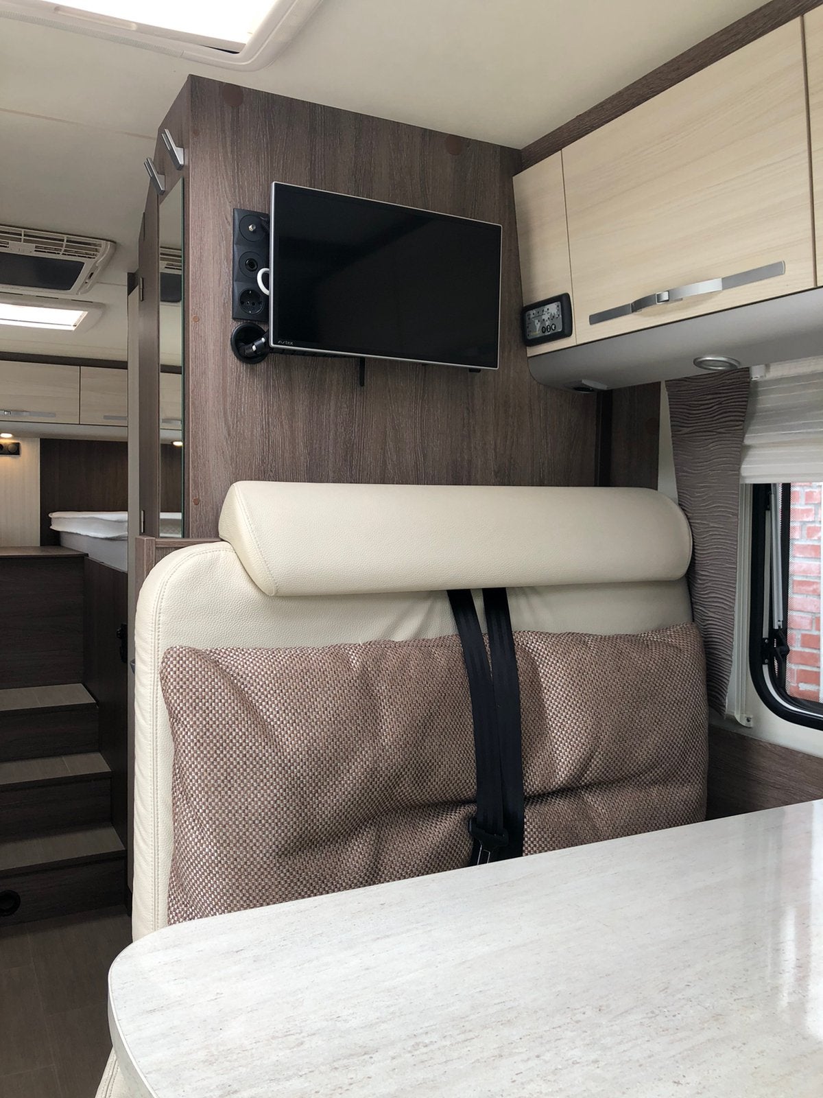 Caravans And Camping Smetteloze