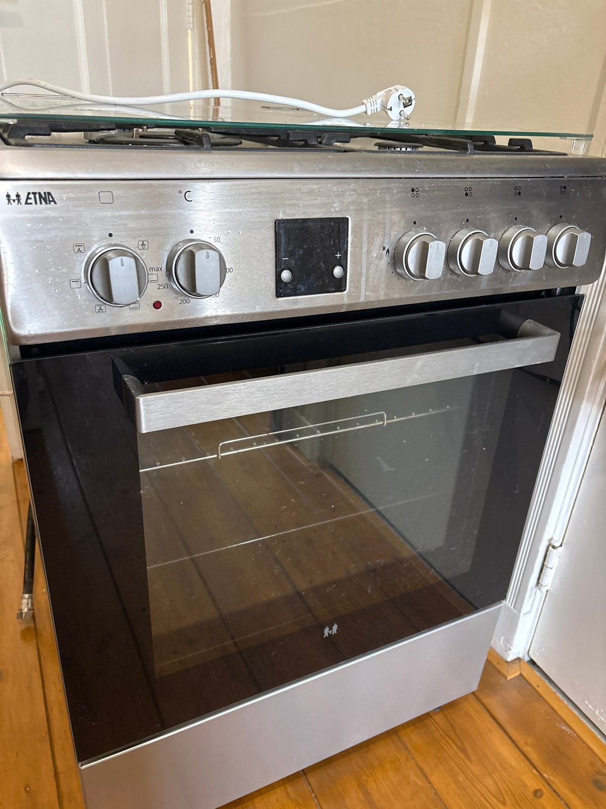 Etna gasfornuis met oven (energie A - Oorspronkelijk 779€), Ophalen, Gebruikt, Hete lucht, 4 kookzones