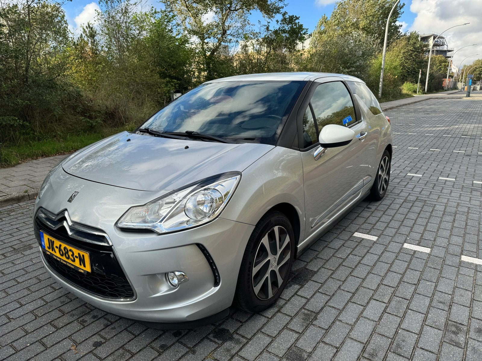 Citroën DS3 1.2 VTI 2015 Grijs, Auto's, Voorwielaandrijving, 31 €/maand, 1199 cc, Handgeschakeld