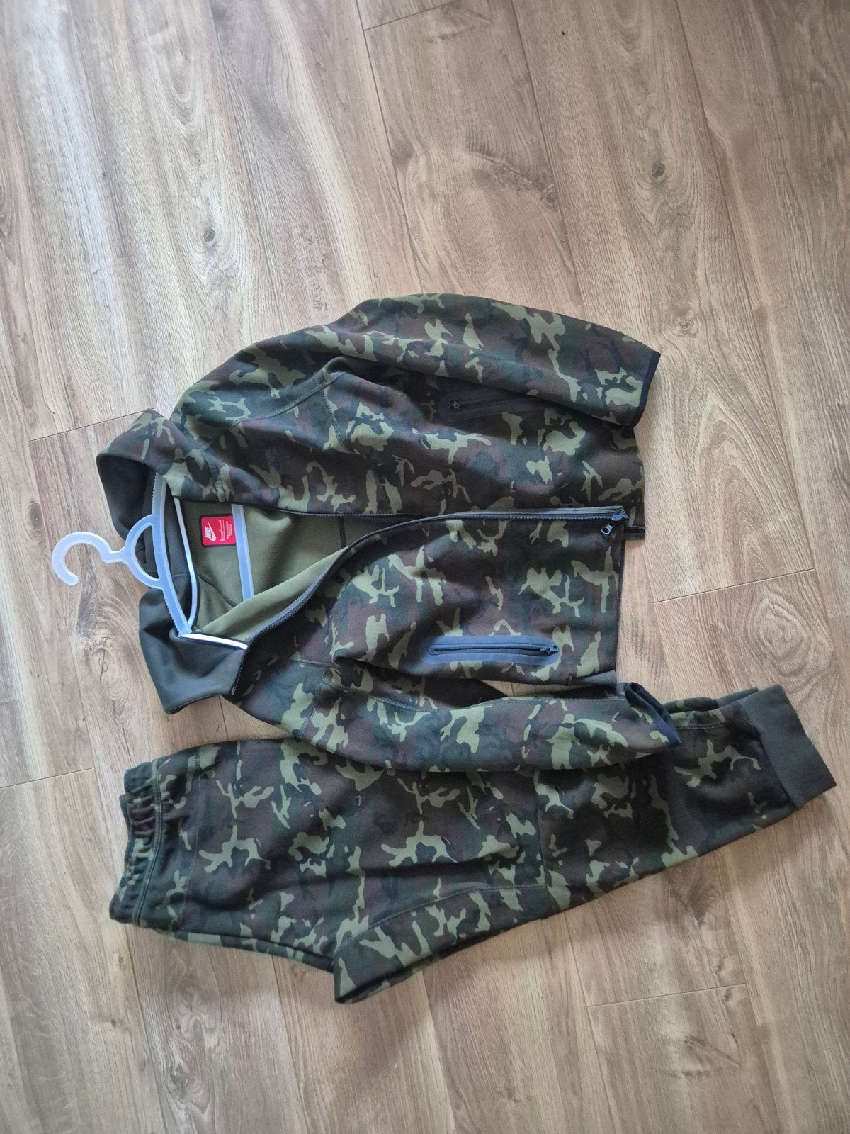 Nike trainingspak camouflage 158-170cm, Gebruikt, Jongen of Meisje, Ophalen of Verzenden, Setje
