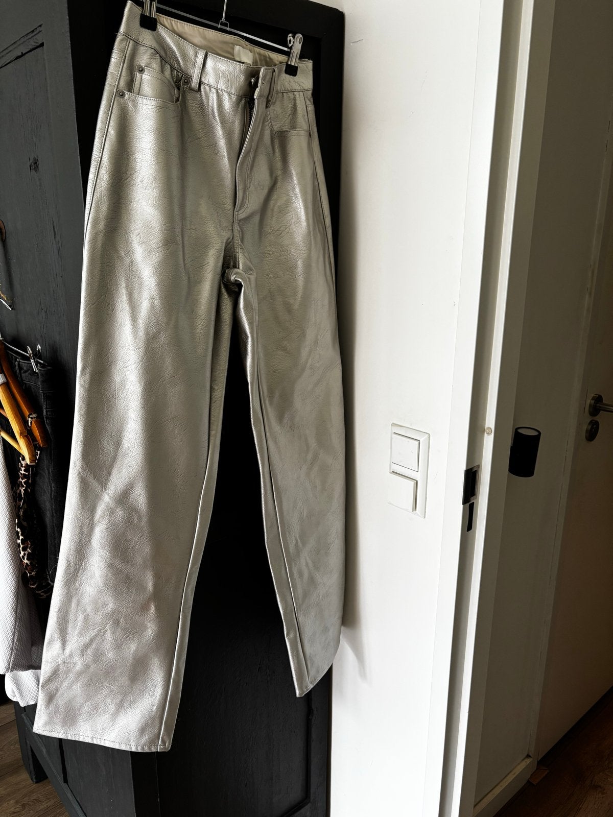 Zilveren broek dames rechte pijp H&M maat S 36, Ophalen of Verzenden, Maat 36 (S), Lang, Gedragen