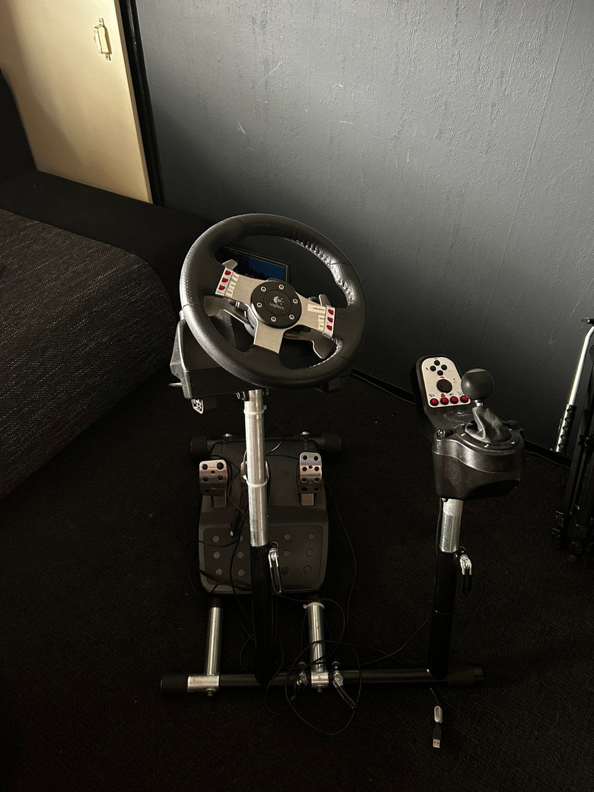 Logitec g27 + stand., Ophalen of Verzenden, Zo goed als nieuw, Stuurtje of Sportattribuut