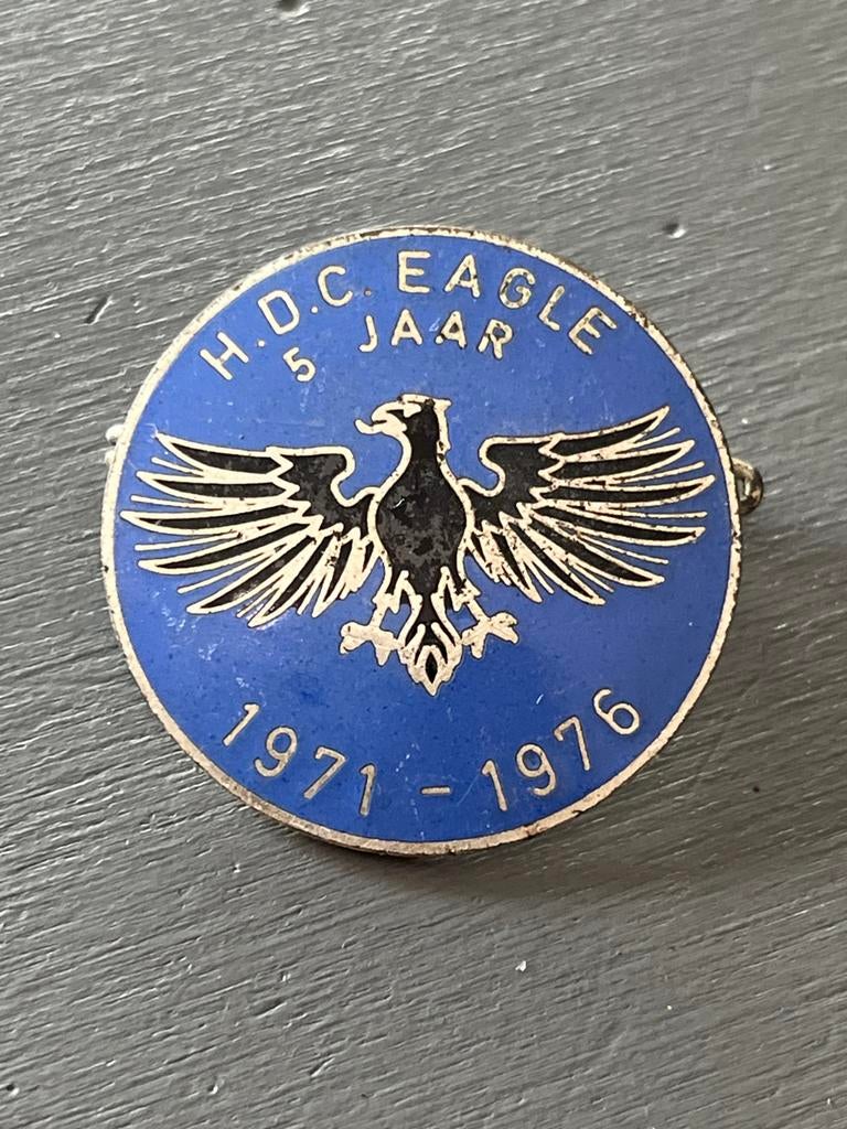 Vintage Harley Davidson H.D.C. Eagle speldje 1971-1976, Gebruikt, Ophalen of Verzenden, Speldje of Pin, Nvt