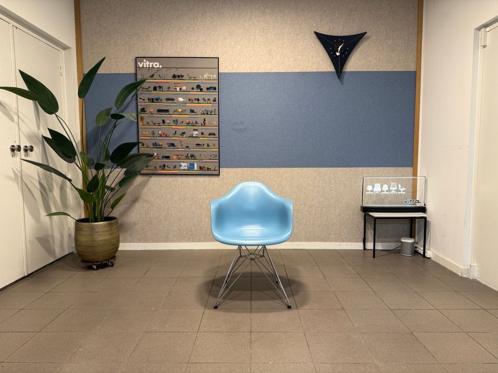 Vitra | Eames | DAR | Licht blauw & Chrome Eiffel | 2x, Huis en Inrichting, Stoelen, Vitra, Gebruikt, Twee, Vitra Artifort Cassina Fritz Hansen Eames Gispen Pastoe Hay