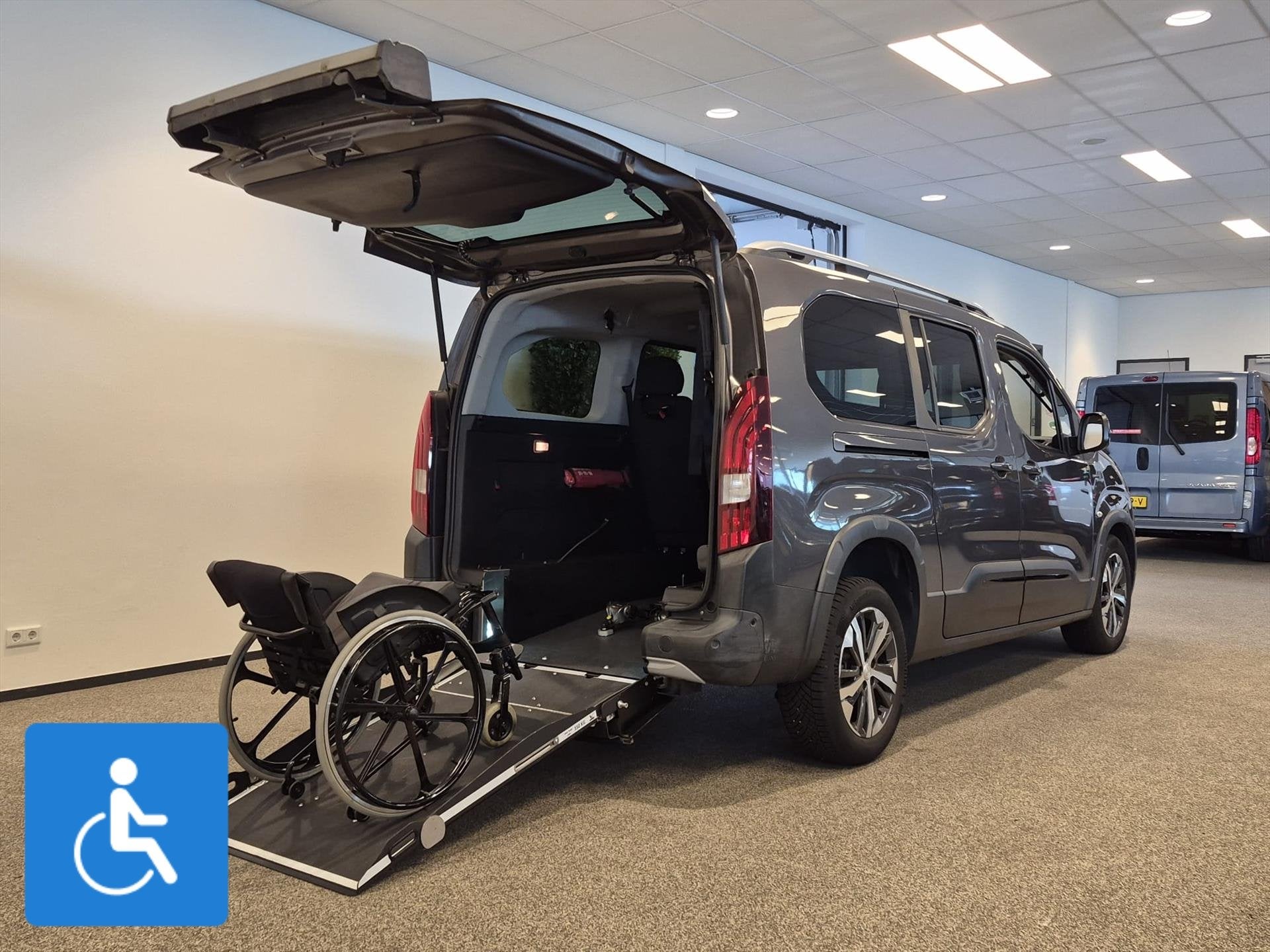 Peugeot Rifter L2 Rolstoelauto 3+1 XXLONG ombouw (verlengde, 12 maanden, Stof, Gebruikt, Euro 6