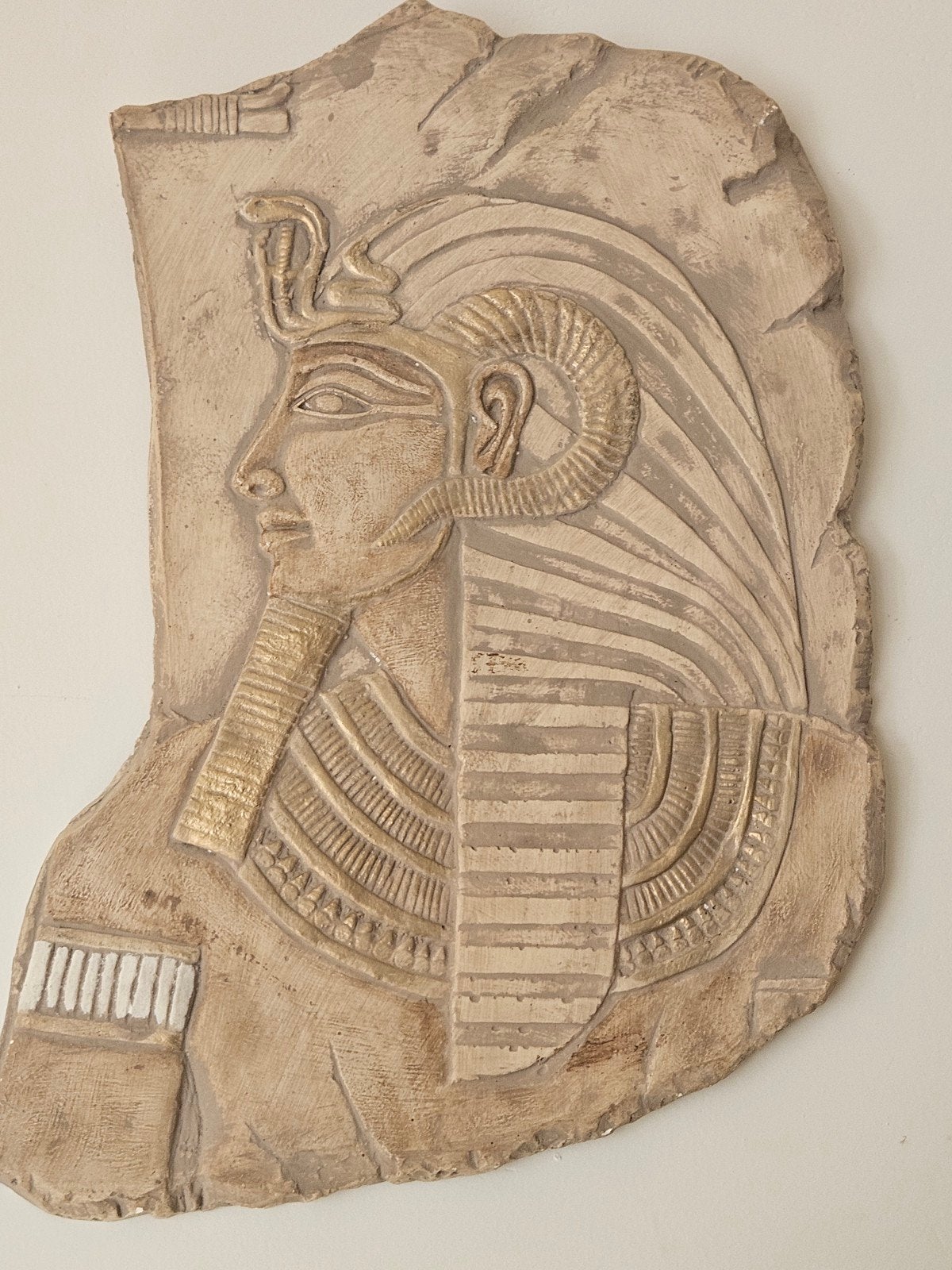 Egyptische wanddecoratie: Farao reliëf, Ophalen