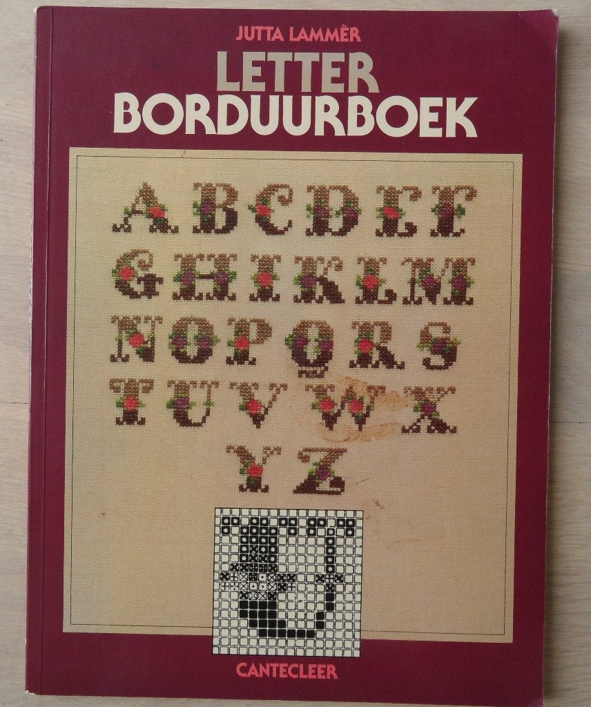 JUTTA Lammer Letter borduurboek kruissteek zie, Ophalen of Verzenden, Nieuw, Handborduren, Patroon