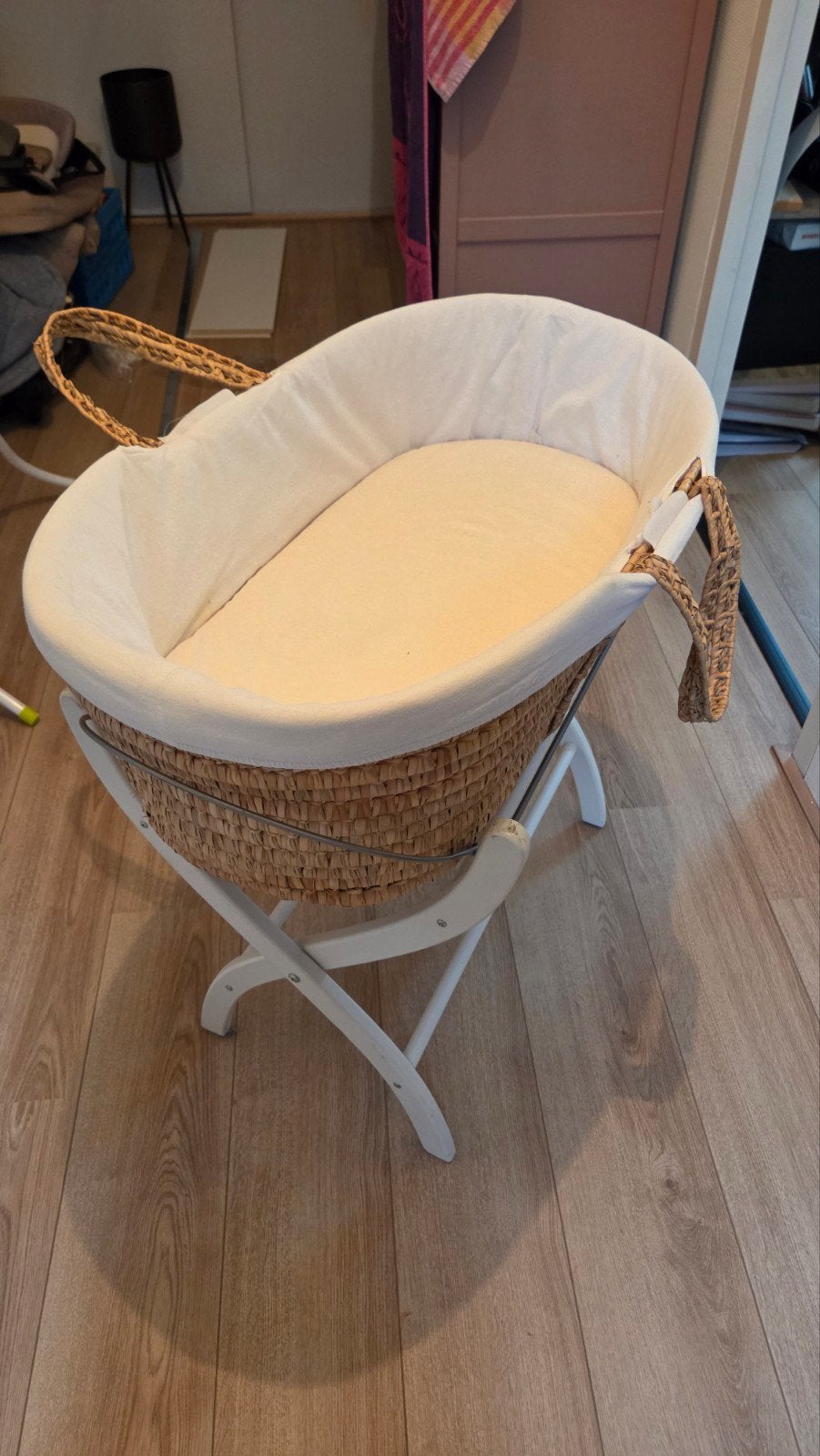 Wiegje met standaard - Rotan Mozesmand, Kinderen en Baby's, Babywiegjes en Ledikanten, Ophalen, Gebruikt, Wieg