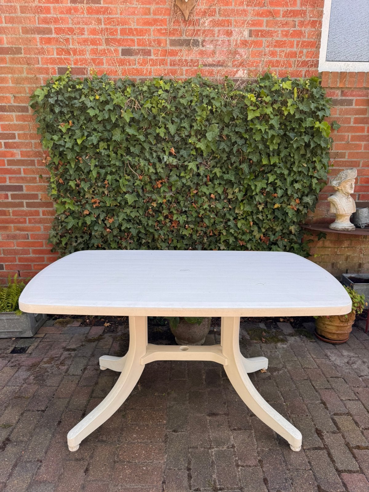 Tuintafel wit kunststof, merk Aquarius, Tuin en Terras, Tuintafels, Ophalen, Zo goed als nieuw, Rechthoekig, Kunststof