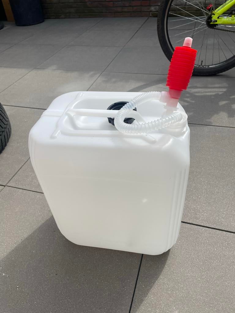 2x 30L Jerrycans met Hevelpomp & Schenktuit - EU Keurmerk, Ophalen, Gebruikt, Universele onderdelen