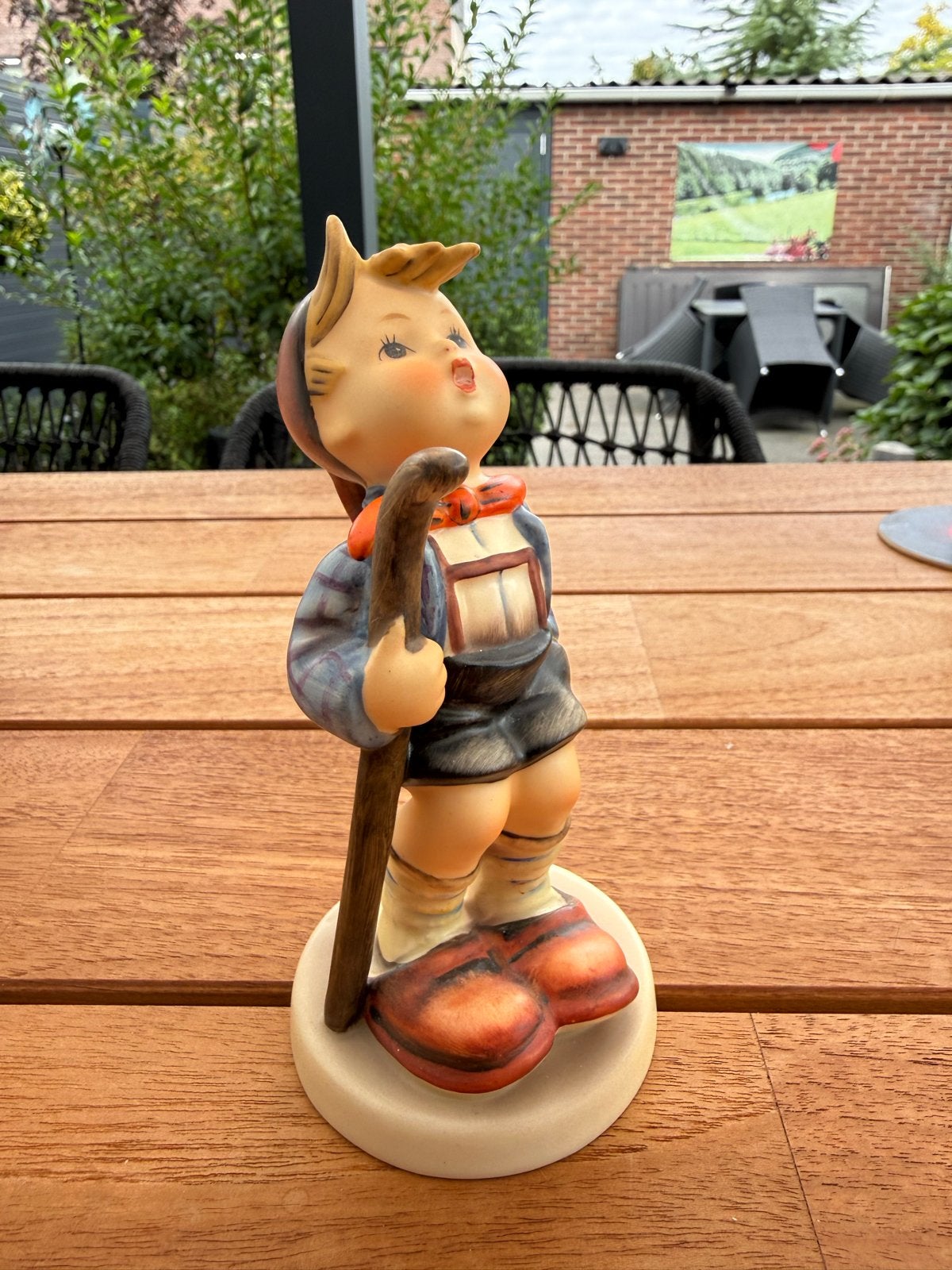Vintage Hummel beeldje - Jongen met wandelstok, Verzamelen, Ophalen of Verzenden, Zo goed als nieuw, Hummel