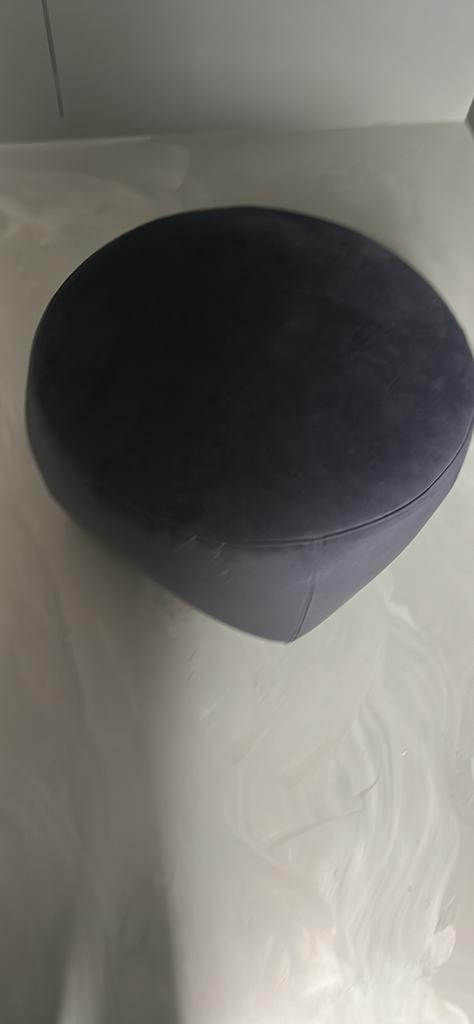 Donkergrijze stoffen poef - Zo goed als nieuw, Ophalen, Minder dan 50 cm, Rond, Zo goed als nieuw