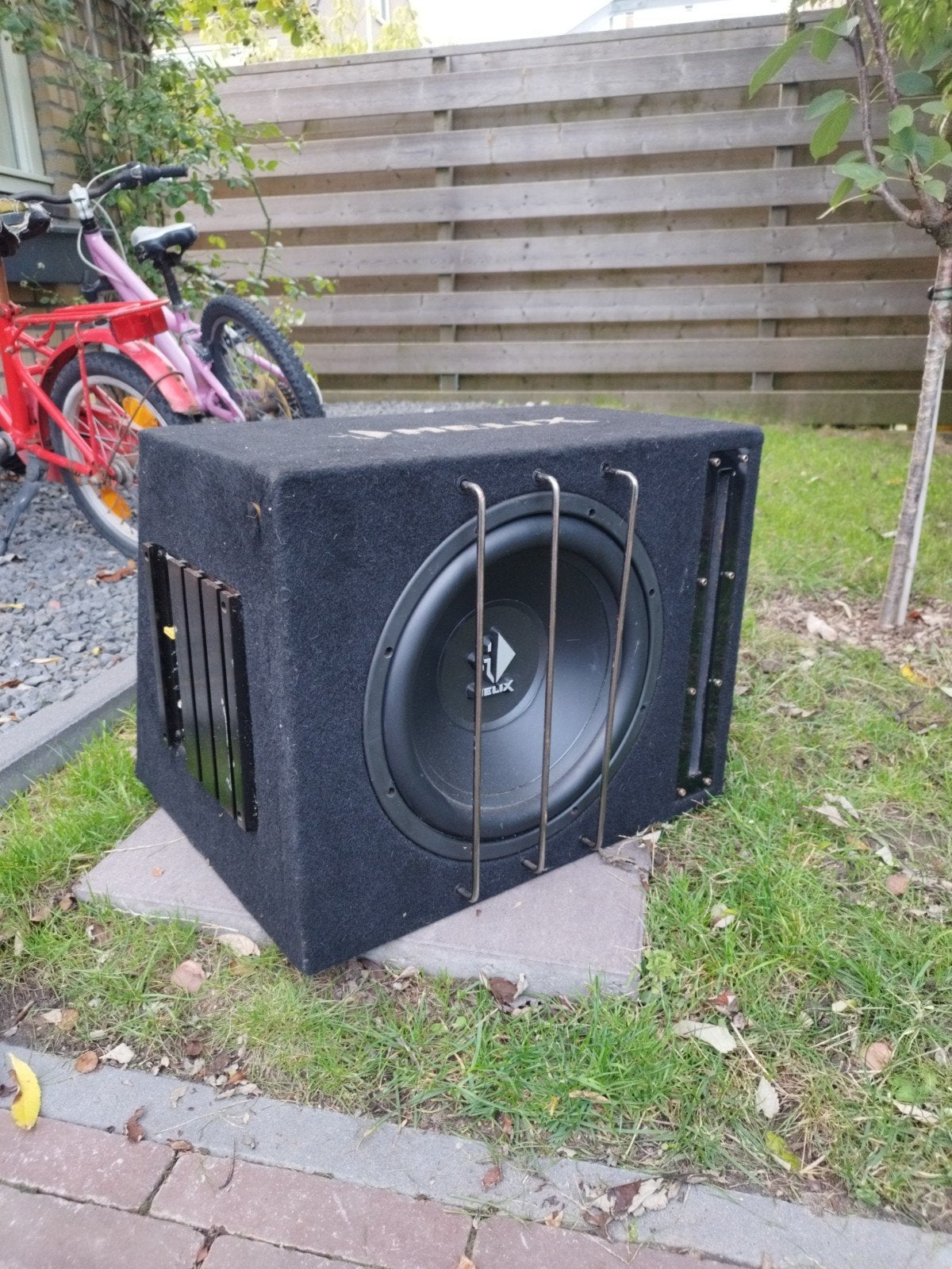 Helix Subwoofer met ingebouwde versterker, Auto diversen, Ophalen, Gebruikt