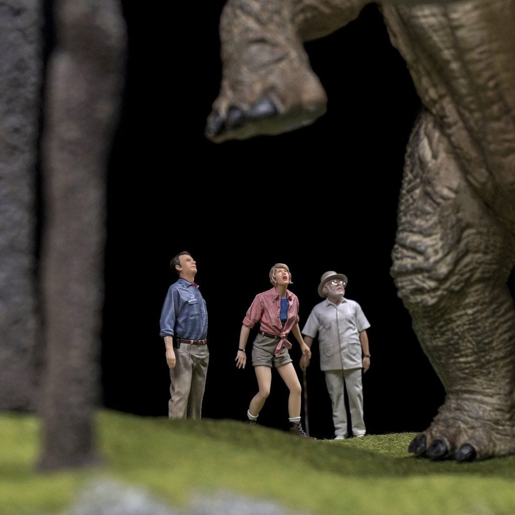 Iron Studios Welcome to Jurassic Park statue, Verzamelen, Film en Tv, Info@fine.com, Beeldje, Replica of Model, Nieuw, Fine